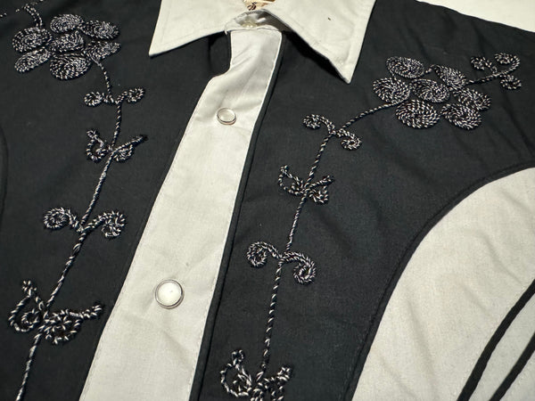 Vintage Floral Embroidered Western Shirt ‘Barb’ (L)